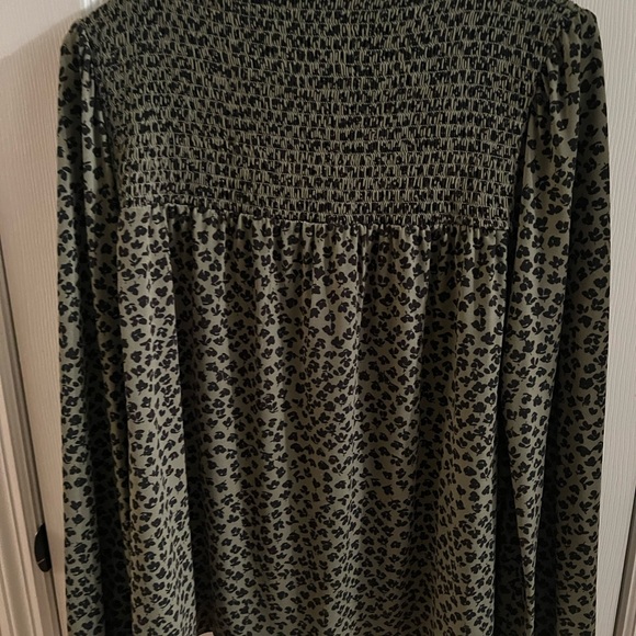 Ann Taylor Blouse - Picture 2 of 4